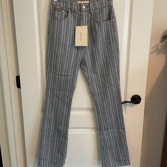 NWT ALEXACHUNG Grady Flared Jean - Picture 3 of 6